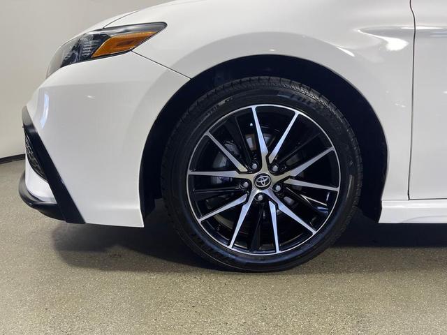 Photo of 2023 Ice Cap Toyota Camry