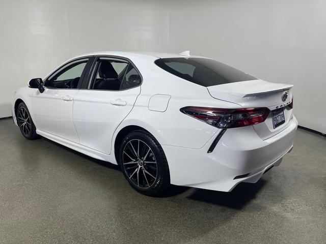 Photo of 2023 Ice Cap Toyota Camry
