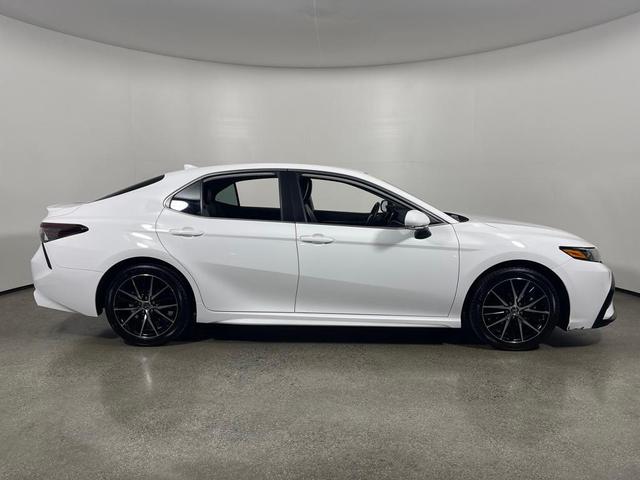 Photo of 2023 Ice Cap Toyota Camry