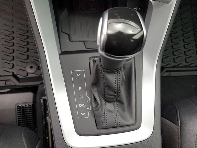 Photo of 2021 White Audi Q3