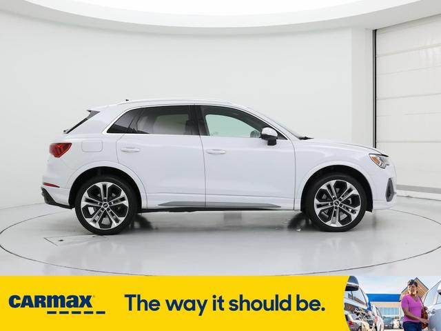 Photo of 2021 White Audi Q3