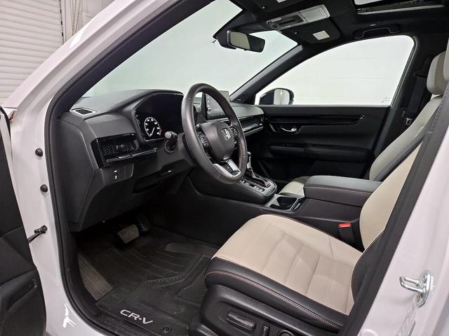 Photo of 2024 White Honda CR-V Hybrid