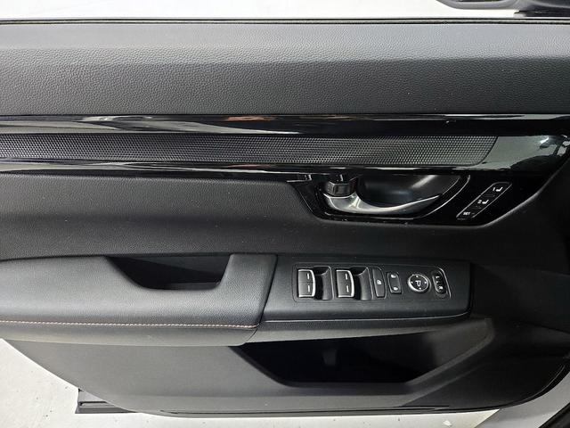 Photo of 2024 White Honda CR-V Hybrid