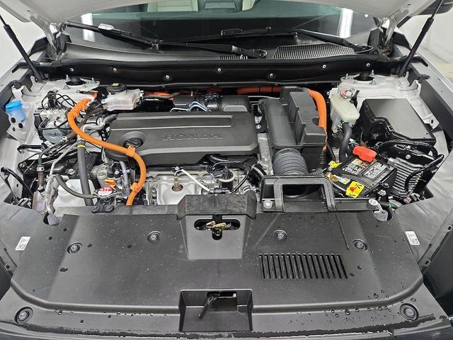 Photo of 2024 White Honda CR-V Hybrid