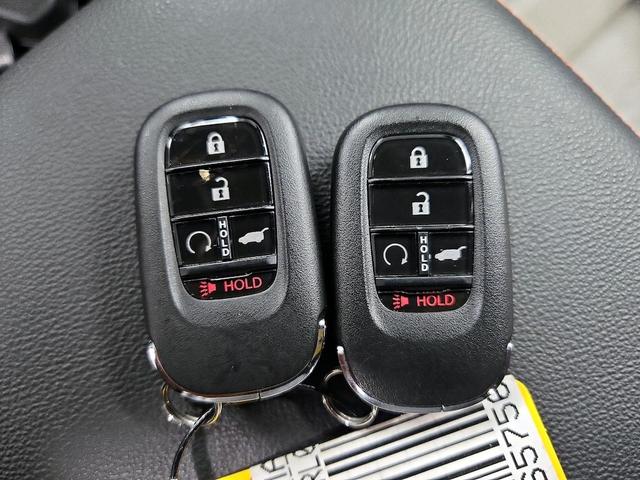 Photo of 2024 White Honda CR-V Hybrid