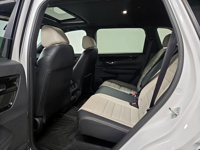 Photo of 2024 White Honda CR-V Hybrid