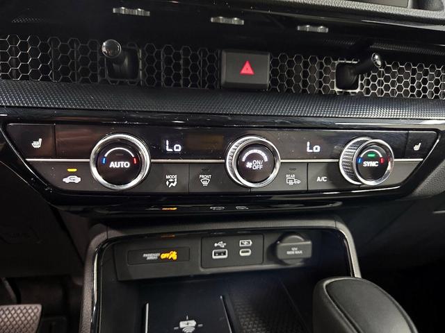 Photo of 2024 White Honda CR-V Hybrid
