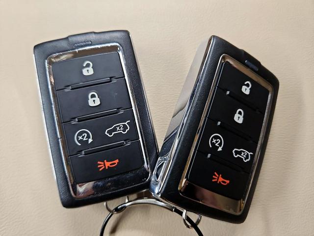 Photo of 2022 Gray Jeep Grand Cherokee L