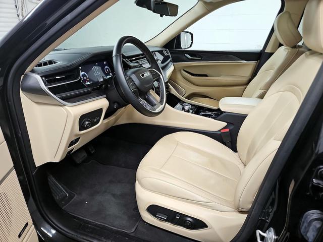 Photo of 2022 Gray Jeep Grand Cherokee L