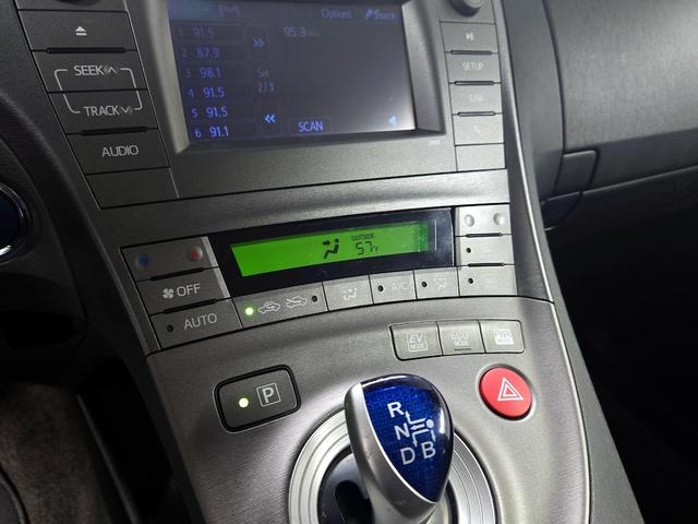 Photo of 2015 Blue Toyota Prius