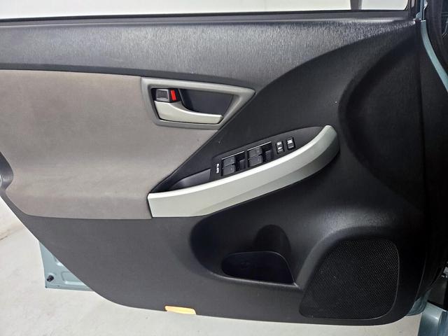 Photo of 2015 Blue Toyota Prius