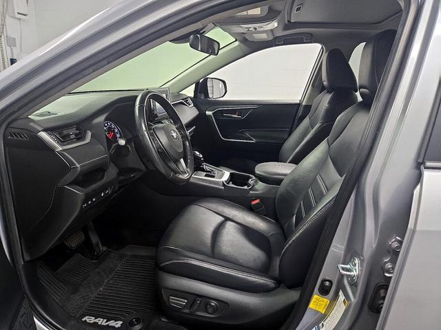 Photo of 2019 Silver Toyota RAV4