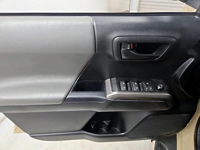 Photo of 2017 Tan Toyota Tacoma