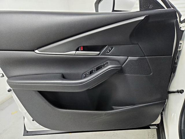 Photo of 2022 White Mazda CX-30