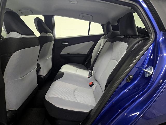 Photo of 2016 Blue Toyota Prius