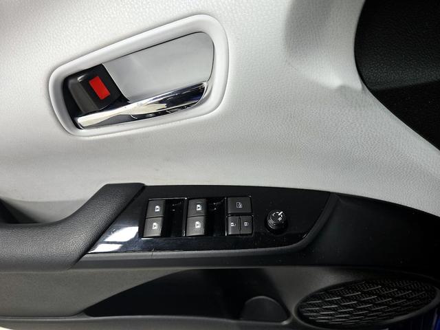 Photo of 2016 Blue Toyota Prius