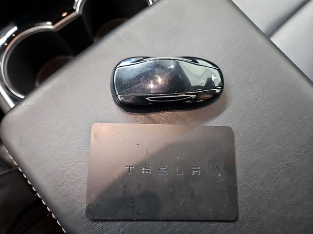Photo of 2020 White Tesla Model 3