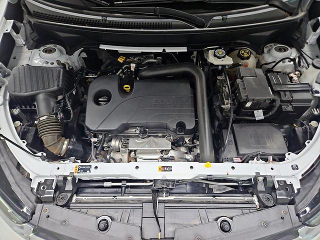 Photo of 2023 White Chevrolet Equinox