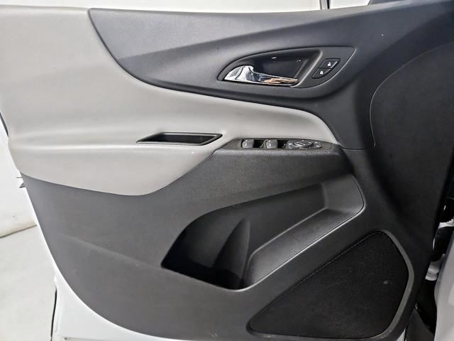 Photo of 2023 White Chevrolet Equinox