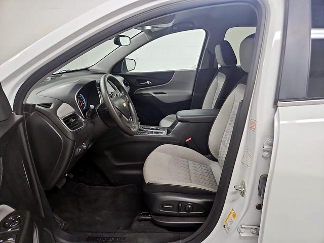 Photo of 2023 White Chevrolet Equinox