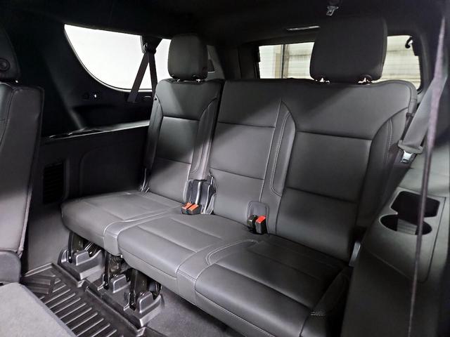 Photo of 2023 Black Chevrolet Suburban