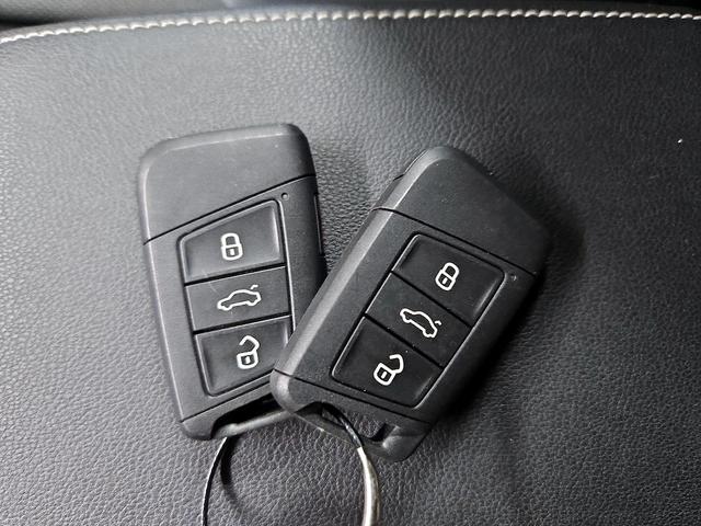 Photo of 2023 Black Volkswagen Taos