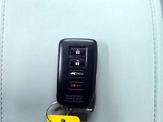 Photo of 2022 Gray Lexus RX 350