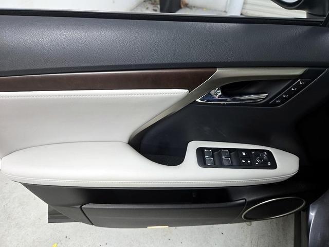 Photo of 2022 Gray Lexus RX 350