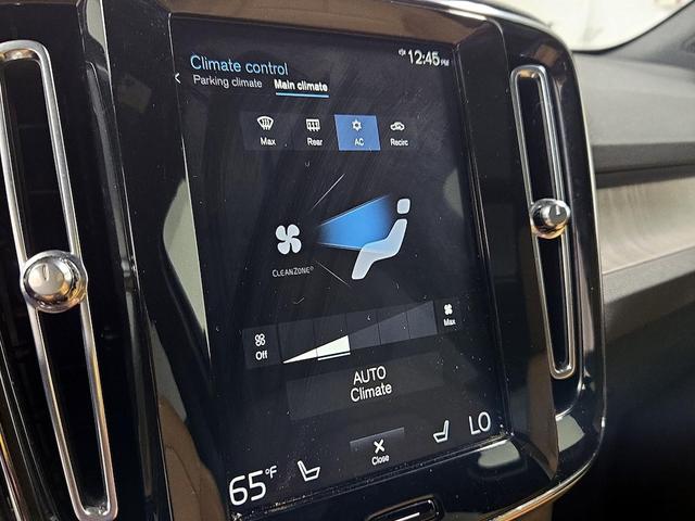 Photo of 2021 White Volvo XC40