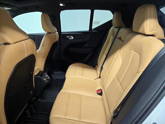 Photo of 2021 White Volvo XC40