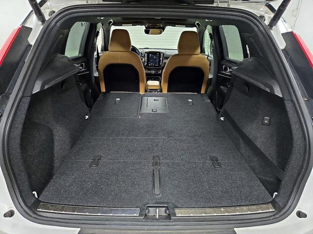 Photo of 2021 White Volvo XC40
