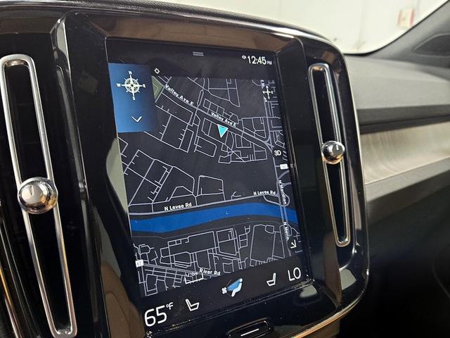 Photo of 2021 White Volvo XC40