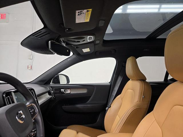 Photo of 2021 White Volvo XC40