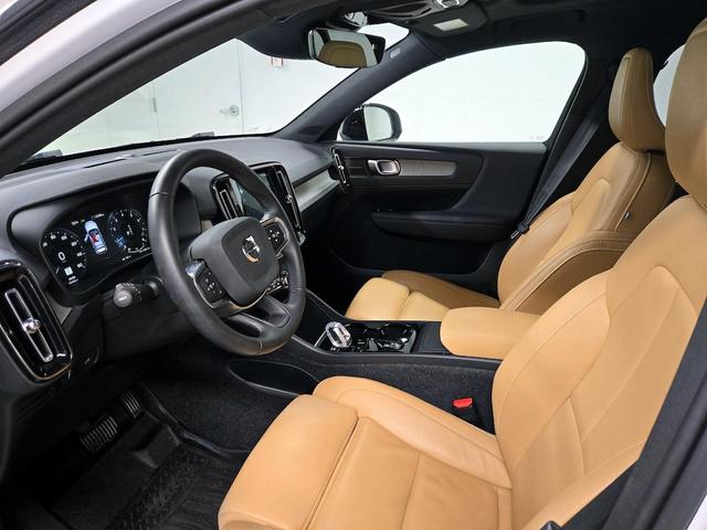 Photo of 2021 White Volvo XC40