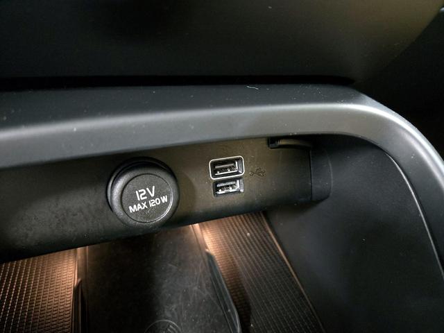 Photo of 2021 White Volvo XC40