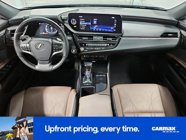 Photo of 2022 Black Lexus ES 350