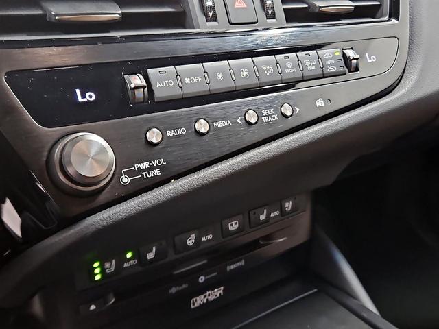 Photo of 2022 Black Lexus ES 350