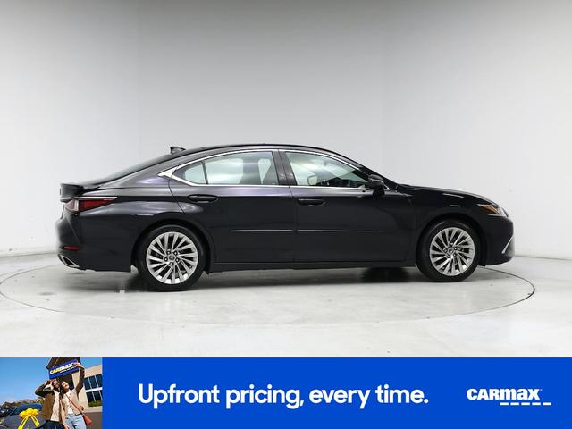Photo of 2022 Black Lexus ES 350