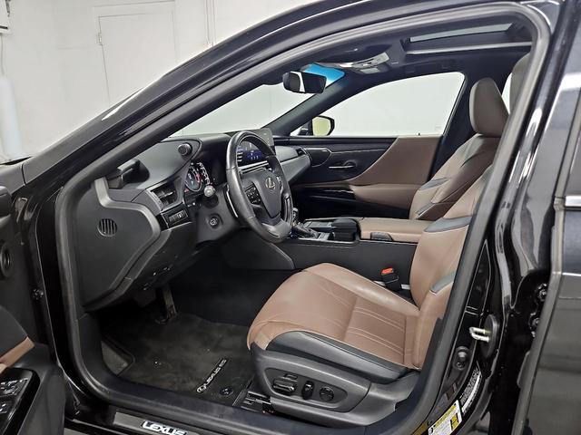 Photo of 2022 Black Lexus ES 350