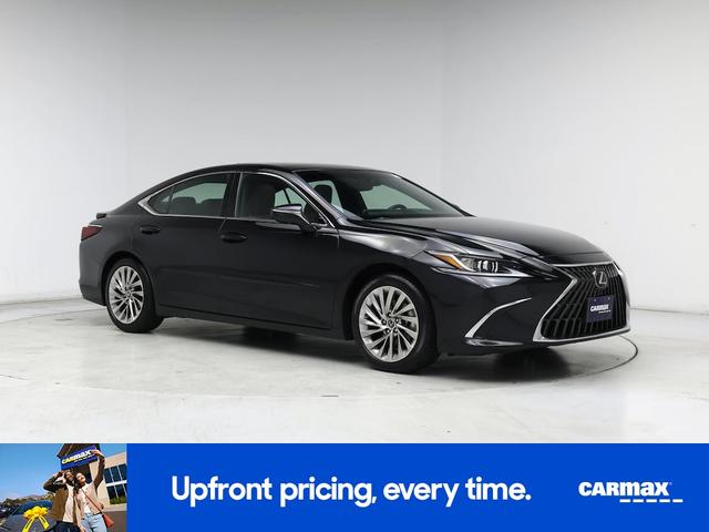 Photo of 2022 Black Lexus ES 350