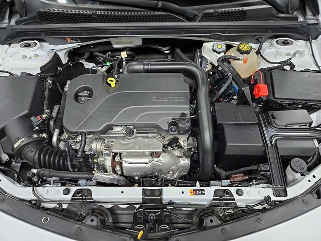 Photo of 2023 White Chevrolet Malibu
