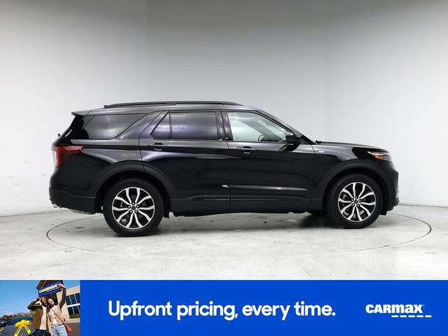 Photo of 2022 Black Ford Explorer