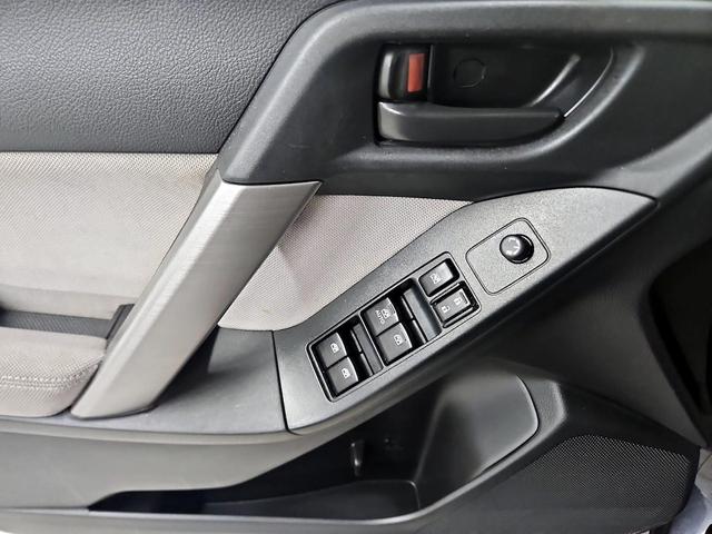 Photo of 2014 Gray Subaru Forester