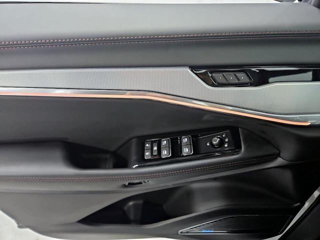 Photo of 2025 White Jeep Wagoneer S
