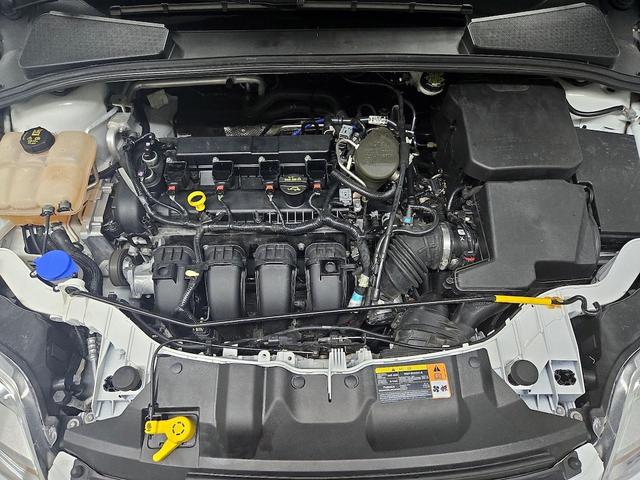 Photo of 2014 White Ford Focus