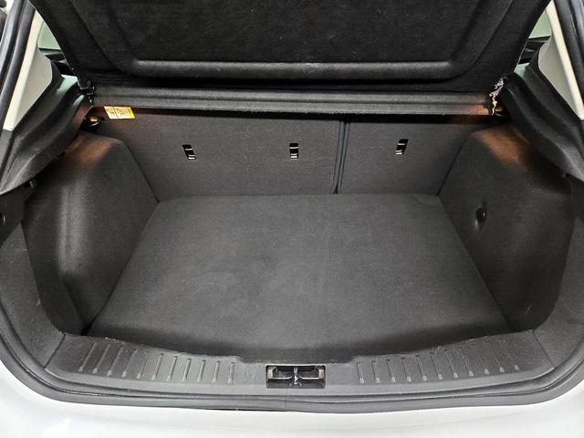 Photo of 2014 White Ford Focus
