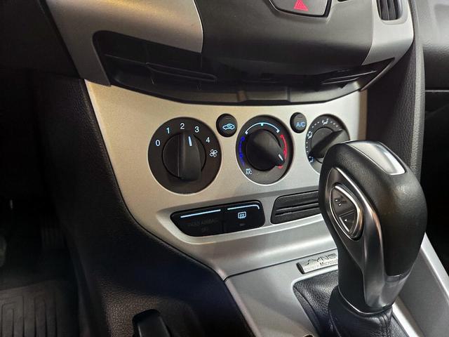 Photo of 2014 White Ford Focus