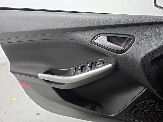 Photo of 2014 White Ford Focus