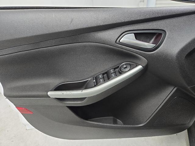 Photo of 2014 White Ford Focus