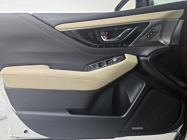 Photo of 2022 White Subaru Outback